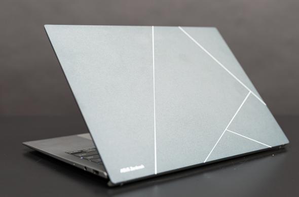 ASUS Zenbook S 13 OLED UX5304VA - Galerie foto Mobilissimo.ro: laptop-zenbook-s13-oled-ux5304va-capac.jpg