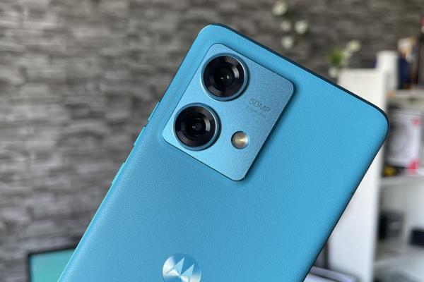 Motorola Edge 40 Neo: Camera selfie impresionează mai mult decât cea principală