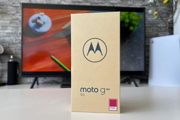 Motorola Moto G84 - Unboxing