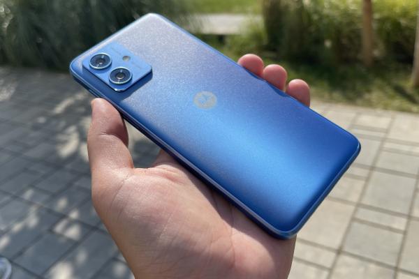 Motorola Moto G54 5G Power Edition Unboxing: battery phone-urile pot fi şi stilate