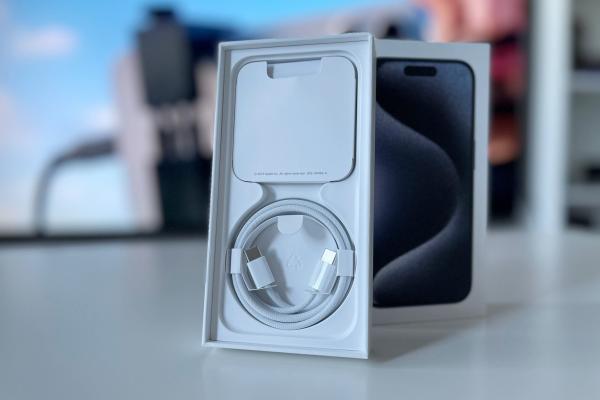Apple iPhone 15 Pro - Unboxing