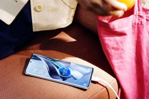 Ce îţi place la telefonul tău? OPPO Reno10 atrage prin ecranul AMOLED şi încărcarea rapidă (Sondaje România)