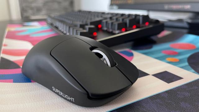 <b>Logitech G PRO X TKL Lightspeed + G PRO X Superlight 2: Combo-ul de gaming mouse-tastatură care te conduce spre victorie (Review)</b>Chiar în primele zile ale lunii septembrie am asistat la un eveniment organizat de Logitech G în București, menit să ne pună în temă legat de noile periferice de gaming lansate pe piața globală și anume tastatura G Pro X TKL LIGHTSPEED