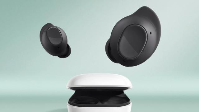 <b>Samsung Galaxy Buds FE sunt oficiale; Căști wireless in ear, cu ANC și autonomie totală de 30 de ore</b>Samsung ne-a surprins cu o lansare pe neașteptate, cea a noilor produse din seria Fan Edition (FE). Pe listă se află smartphone-ul Galaxy S23 FE, cât și tabletele Tab S9 FE și Tab S9+ FE. De asemenea, apar și căștile wireless 