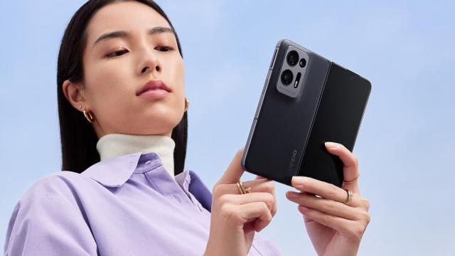 <b>Varianta globală a lui OPPO Find N3 apare în GeekBench; Ce ne aduce noul pliabil al companiei?</b>OPPO a lansat un nou telefon pliabil cu clapetă recent, modelul Find N3 Flip. Totuși, un nou pliabil tip carte nu a sosit încă, dar se află în cărți. Vorbim despre așa-zisul Find N3 Fold, deci, model ce a fost subiectul unor leak-uri în trecut. Ei bine