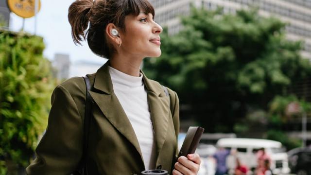 <b>Preț și disponibilitate Samsung Galaxy Buds FE în România</b>Pe neașteptate sosesc de astăzi la vânzare pe piața din România și căștile wireless Samsung Galaxy Buds FE, văzute drept cele mai accesibile căști noi din portofoliul companiei sud-coreene. Descoperim din articolul de față Preț și Disponibilitate 