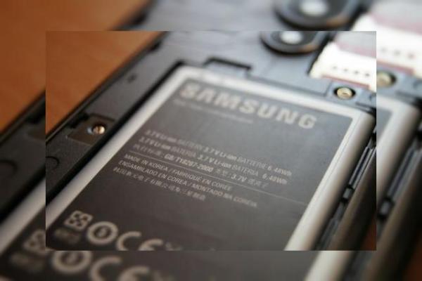 TOP 10: Smartphone-urile după capacitatea bateriei