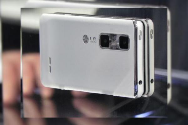 MWC 2012: LG Optimus 3D Max hands on preview - cel mai nou telefon 3D În acțiune din Barcelona (Video)