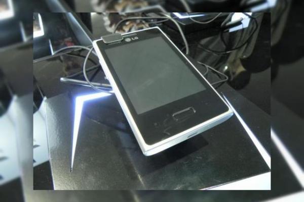 MWC 2012: LG Optimus L3 preview video - telefonul low end al gamei L arată bine (Video)