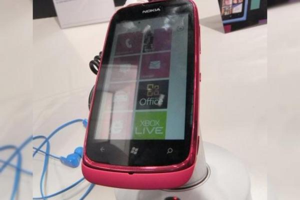 MWC 2012: Nokia Lumia 610 hands on preview - Nokia cu Windows Phone arată bine și În varianta low end (Video)