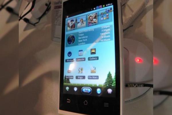 MWC 2012: ViewSonic ViewPhone 4S hands on, telefonul cu interfața 3D, ecran de iPhone 4S (Video)