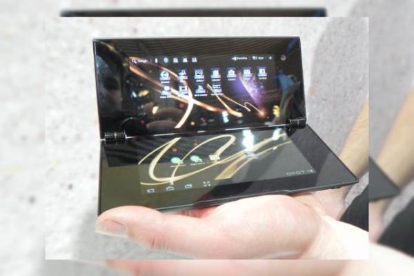 MWC 2012: Sony Tablet P preview și hands on - tableta dual display cu certificare PlayStation (Video)