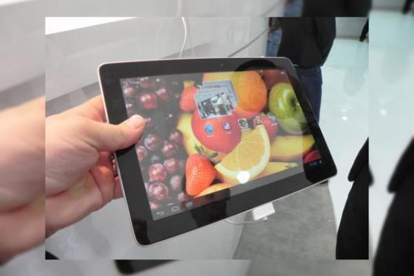 MWC 2012: Huawei MediaPad 10 FHD preview hands on - tableta quad core de 10 inch cu procesor Huawei (Video)