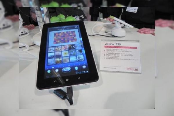 MWC 2012: ViewSonic ViewPad E70 Hands On - tableta Android 4.0 entry level cu interfață 3D (Video)