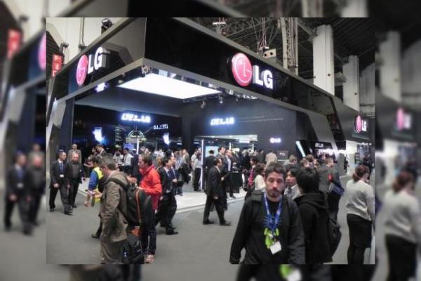 MWC 2012 & cadouri LG - astăzi vă prezentăm standul LG din Barcelona, definit de eleganță și terminale glossy (Video)