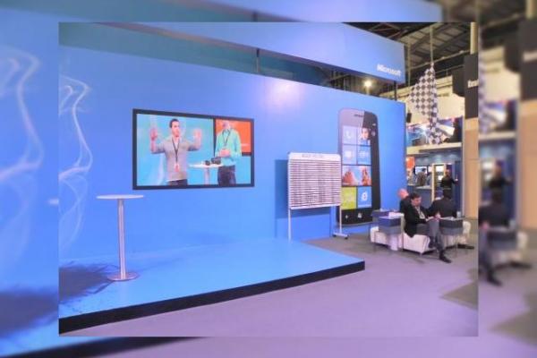 MWC 2012 - Iată standul Windows Phone, care a mizat pe simplitate și comparația cu alte sisteme de operare (Video)