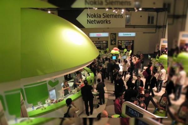 MWC 2012 - Standul Google Android: de la roboți verzi, la Batman și tobogane, plus muzică la maxim și deserturi ICS (Video)
