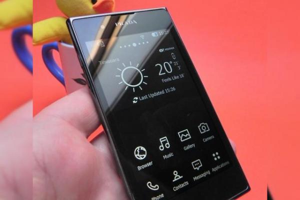 Review LG Prada 3.0 - telefonul fashion cu preț decent, interfață alb/negru, design deosebit (Video)