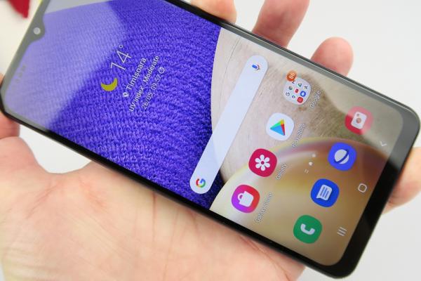 Samsung Galaxy A32 5G: Display TFT de compromis pentru preţ