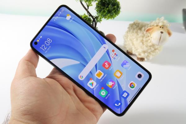 Xiaomi Mi 11 Lite 4G: Display AMOLED de calitate, foarte luminos