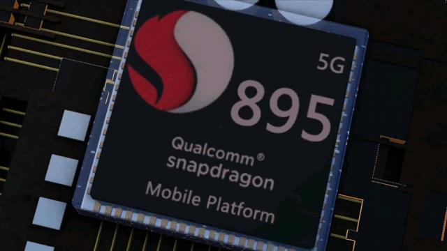 <b>Lenovo anunță lansarea unui nou flagship pe final de an, poate primul telefon cu procesor Snapdragon 895 </b>În ultimii ani bătălia pentru premiera procesoarelor Snapdragon flagship a cam fost câştigată de Xiaomi. Compania îşi adjudeca cel mai nou CPU (Snapdragon 888) încă de prin decembrie în 2020 şi era prima şi la Snapdragon