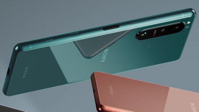 <b>Preț și disponibilitate Sony Xperia 5 III în România (+căști cadou Sony WH-H910NB)</b>La început de lună iulie sosește iată pe plan local și Sony Xperia 5 III, flagship-ul compact al japonezilor din 2021 - un terminal anunțat inițial pe data de 14 aprilie și adus la vânzare abia acum. Acesta primește un articol dedicat