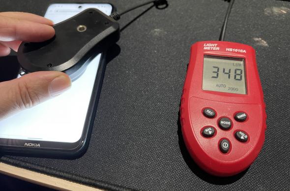 Luminozitate display Nokia X20 5G și ecranul văzut la microscop: Nokia-X20_072.jpg
