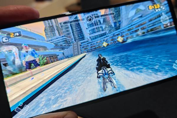 Samsung Galaxy A72 4G: Benchmark-uri la bătaie cu telefoane 5G, e OK şi la gaming