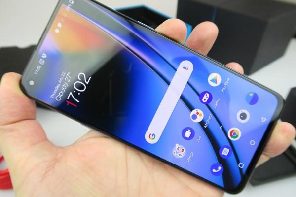 OnePlus Nord 2 5G: Display de flagship cu extra funcţii AI