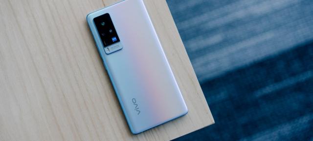 Vivo X70 apare listat în GeekBench; Ce dotări are următorul telefon cu gimbal?