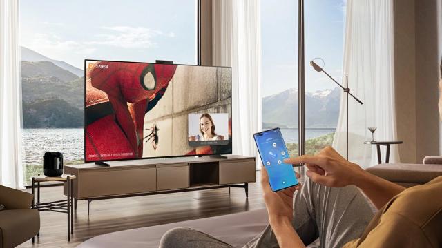 <b>Huawei prezintă noul televizor Smart Screen V75 Super cu panou MiniLED și sistem audio cu 20 boxe (75W); Este anunțat și V98 cu ecran de 98 inch</b>Evenimentul Huawei de ieri a fost unul cu adevărat grandios și pe lângă noile telefoane Huawei P50, purtabile și boxe iată că avem prezentate și noi televizoare inteligente. Vorbim în cazul de față despre modele cu diagonale 