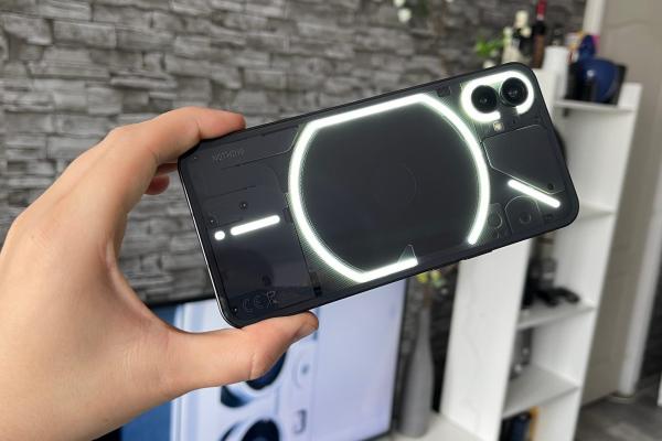 Turul Magazinelor #1323: Nothing Phone (1), iPhone 14 Plus la cel mai mic preţ, instant încălzire apă Bucureşti