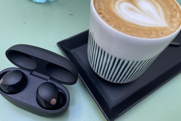 Sony WF-1000XM5 Review: Noile căști wireless premium sunt aici, cu ANC îmbunătățit, mai compacte și cu autonomie de invidiat (Video) + Tur Muzical al Bucureștiului