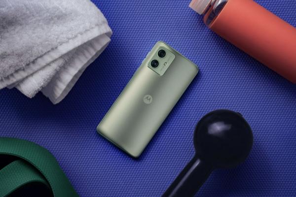 Motorola crede în battery phone-uri şi lansează moto g54 5G power edition, alături de moto g84 5G pe Viva Magenta
