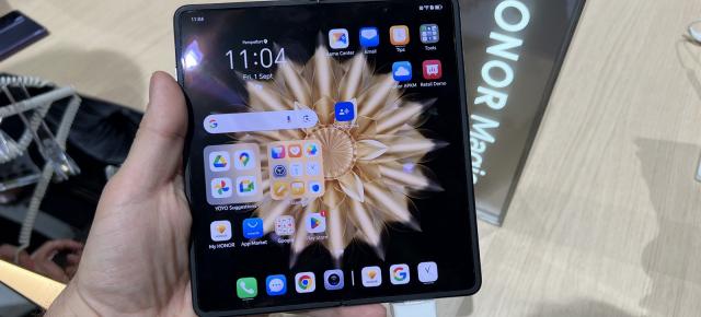 IFA 2023: Video Hands-on HONOR Magic V2 -  Am pus mâna pe cel mai ușor și subțire telefon pliabil tip carte din lume!