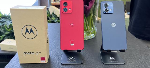 Motorola Moto G84 primele impresii: fashion phone compact, comod (Video Hands-on)