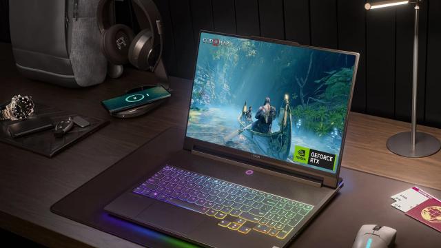 <b>IFA 2023: Lenovo prezintă laptop-ul de gaming Legion 9i cu optimizări AI, răcire pe bază de lichid și ecran mini-LED 165Hz</b>Lenovo pare a atrage toate privirile la IFA, acolo unde a adus consola de gaming portabilă Legion Go și ochelarii de gaming Legion Glasses. Dar asta nu e tot, pentru că la Berlin a venit și un super laptop de gaming intitulat Lenovo Legion 9i