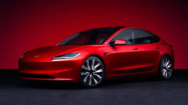 <b>Tesla a dezvăluit noul Model 3 (Facelift) în Europa: Aduce faruri noi, design ascuțit și îmbunătățiri la nivel de autonomie</b>Tesla a lansat recent noul Model 3 facelift. Automobilul aduce un design revizuit al caroseriei și al farurilor, precum și o autonomie crescut, de până la 680 de kilometri. Vorbim despre o modificare sosită la 6 ani de producție, după 2 milioane