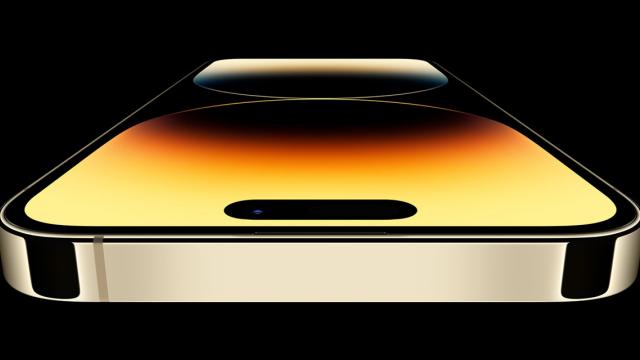 <b>Numele iPhone 15 Pro Max a fost confirmat, în timp ce "iPhone 15 Ultra" ar putea să nu debuteze în acest an</b>Cel mai puternic iPhone al Apple din acest an se va numi iPhone 15 Pro Max, nu iPhone 15 Ultra, potrivit unui raport de vineri de la Bloomberg, realizat de Mark Gurman. Alte dispozitive din această serie vor fi iPhone 15, iPhone 15 Plus și iPhone 15 Pro.