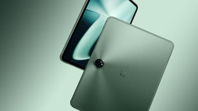 <b>OnePlus Pad Go şi o pereche nouă de căşti Buds se vor lansa în ianuarie 2024, alături de OnePlus 12</b>OnePlus pregăteşte mai multe lansări pentru anul 2024, iar pe lângă OnePlus 12, care debutează prin ianuarie, ni se mai pregăteşte şi o tabletă, dar şi o pereche de căşti. Informaţiile vin din India, de la zvonacul Yogesh Brar

