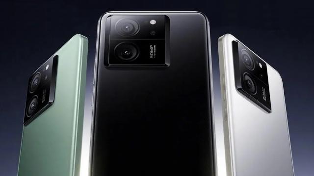 <b>Xiaomi 13T și 13T Pro au fost listate în exclusivitate pe site-ul unui mare retailer din România! Avem imagini, specificații și am aflat cât vor costa, înainte de debut</b>Pe 26 septembrie Xiaomi pregătește lansarea a două noi smartphone-uri foarte interesante. E vorba despre o serie de flagship-uri de toamnă care vor aduce specificații de top, panouri AMOLED generoase, difuzoare stereo, camere excelente