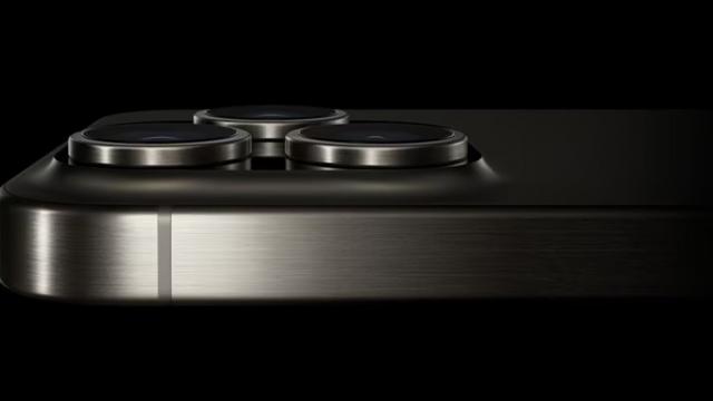 <b>iPhone 15, 15 Plus, iPhone 15 Pro şi iPhone 15 Pro Max: doar câteva ore de aşteptare au rămas până la lansarea precomenzilor</b>Dacă pe 12 septembrie a fost "revelionul" fanilor Apple, fiind anunţate noile modele iPhone 15, ei bine pe 15 septembrie un moment special pentru fanii Apple din România. Atunci se dă startul la precomenzile de la noi şi aflaţi mai multe detalii mai jos.