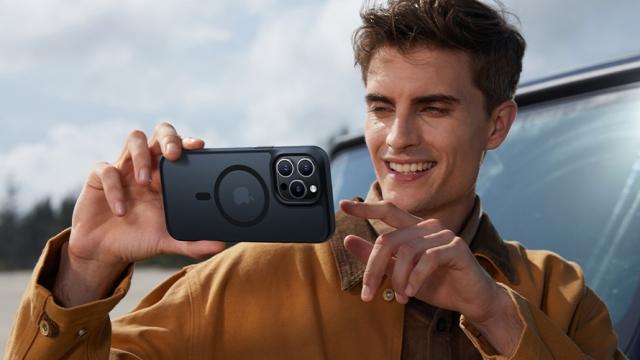 <b>Ai plasat o precomandă pentru iPhone 15? Iată ce huse originale și 3rd party găsești la vânzare pe plan local</b>A venit și data de 15 septembrie 2023, ziua în care se dă startul programului de precomandă pentru noile modele din seria iPhone 15 și cu o noutate, România fiind parte din primul val de disponibilitate. eMAG tocmai a dat start la vânzare 