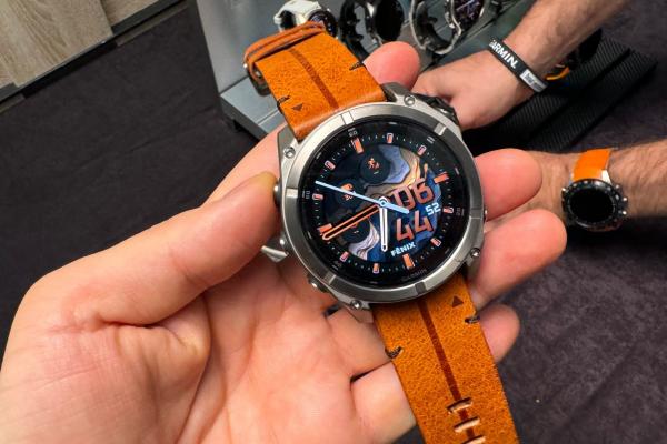 Garmin își aduce noile smartwatch-uri Enduro 3 și Fenix 8 în România, purtabile de cursă lungă, ba chiar și cu încărcare solară