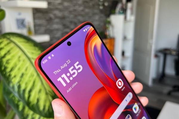 Motorola edge 50 Neo: Răsturnare de situație sau mai bine zis de curburi! Avem ecran plat pe un Edge - LTPO chiar