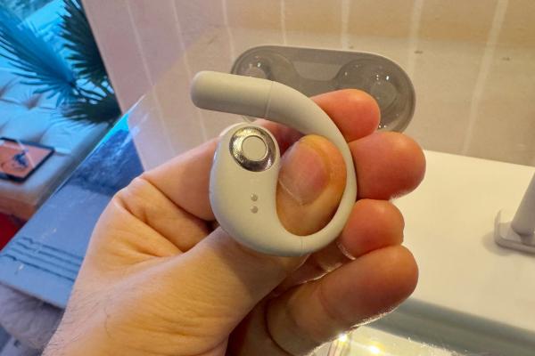 Primele căşti open ear Xiaomi lansate în România: OpenWear Stereo au autonomie foarte generoasă