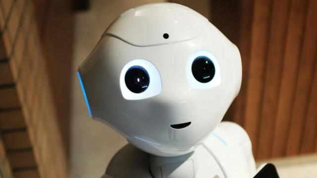 <b>Următorul produs MARE Apple ar putea fi un robot cu o "personalitate AI"</b>Apple vrea să treacă la următorul MARE produs din portofoliul său şi nu, nu e vorba despre headsetul VR/AR, primit cu reacţii mixte. E vorba despre un robot şi o "personalitate AI". Ce ştim despre aceste proiecte aflaţi şi voi mai jos