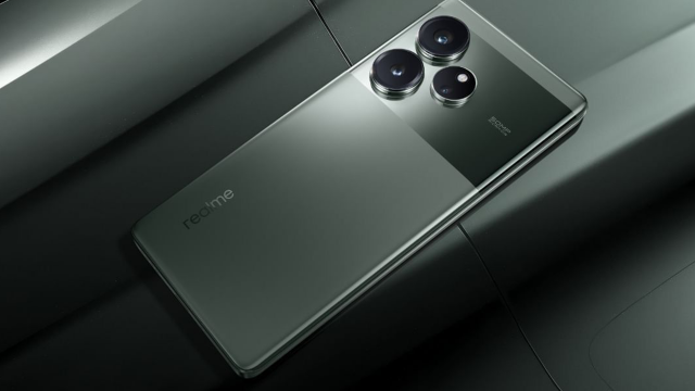 <b>realme GT 6 are de astăzi noi funcții AI disponibile prin intermediul unei actualizări; Ce primim?</b>Pe realme GT 6 îl testam chiar la început de lună iulie, un flagship killer care venea echipat cu procesor puternic Qualcomm Snapdragon 8s Gen3, alături de mult RAM și stocare plus un ecran super luminos. Acesta ne-a adus 