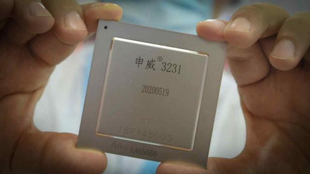 <b>China depășește SUA, Coreea și Taiwan la achiziția de echipamente pentru cipuri; Investiții uriașe în echipamente de fabricare a semiconductorilor</b>China a devenit în 2024 cel mai mare cumpărător de echipamente pentru fabricarea cipurilor la nivel global, depășind Coreea de Sud, Taiwan și Statele Unite combinate, potrivit unui raport al Semiconductor Equipment and Materials International (SEMI)..