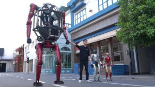 China a prezentat un robot desprins din filmele SF; Unitree GD01 are cabină pentru pilot și poate merge pe două sau patru picioare